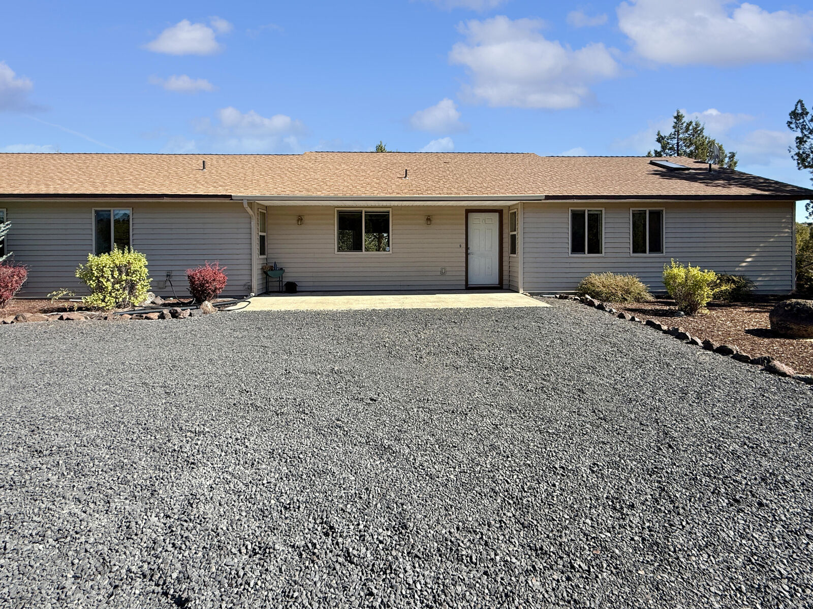 Property Photo: 6833 SE Raven Hill Court OR 97754