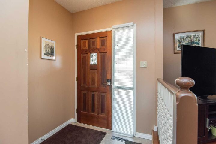 Property Photo:  25 Oates Green  AB T4P 1V2 