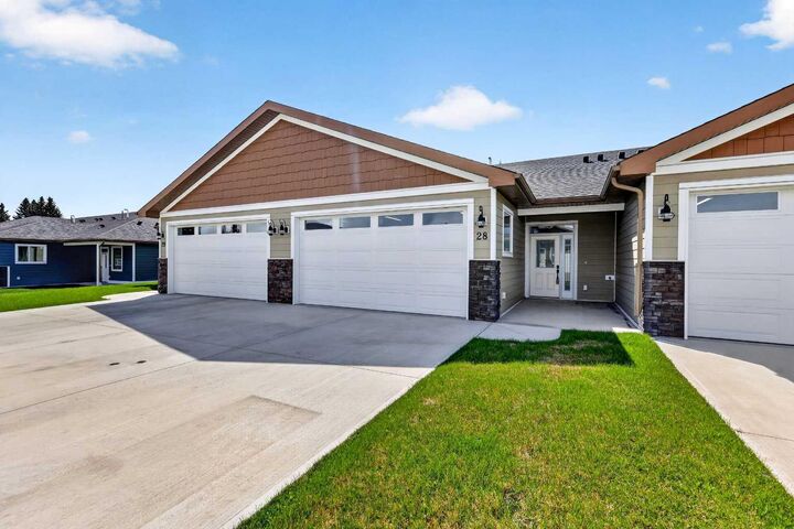 610 4 Avenue SW 28 — photo 1