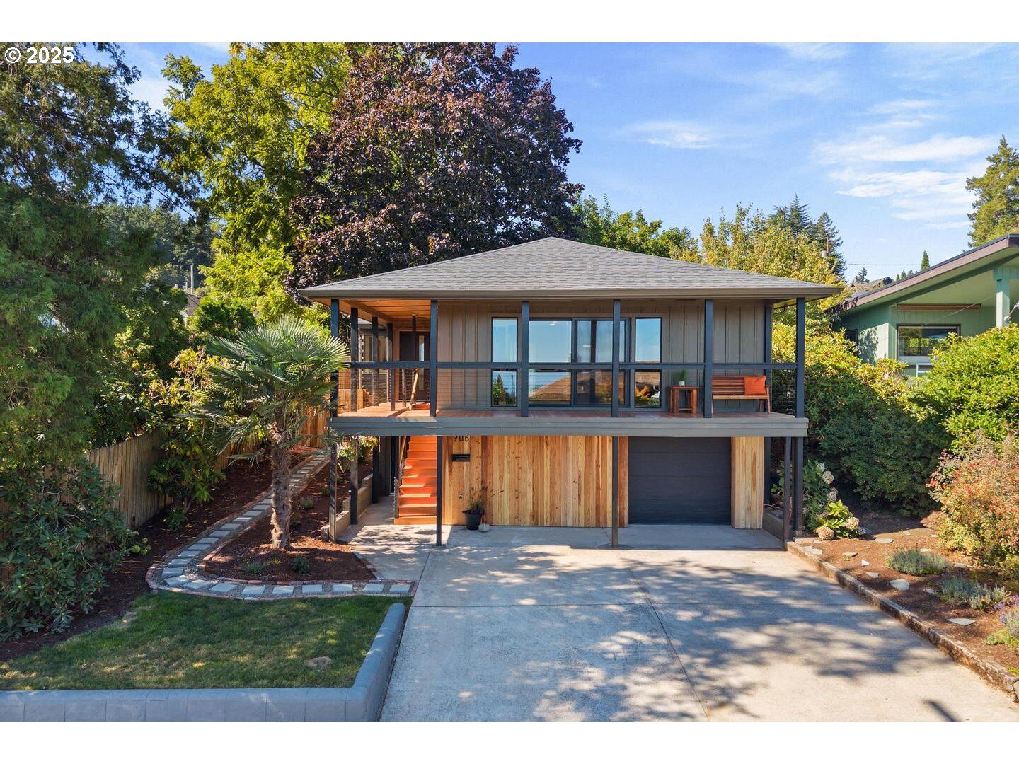 Property Photo:  905 SE 73rd Ave  OR 97215 