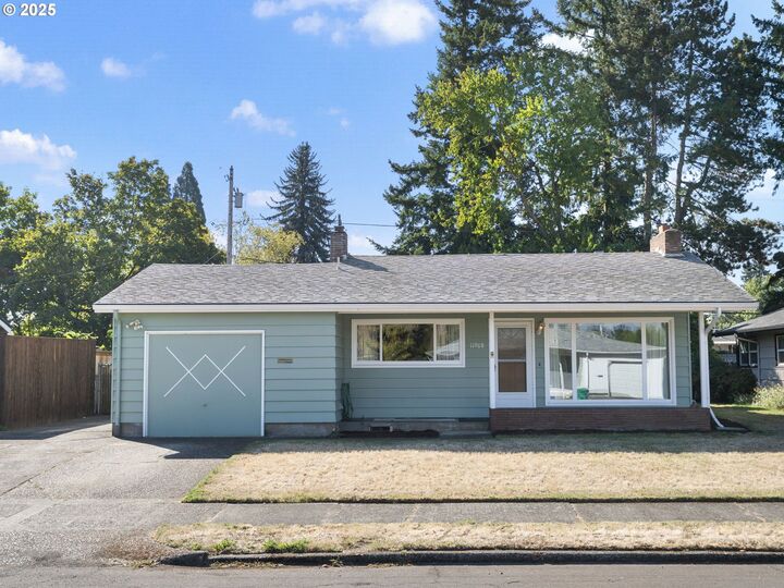11908 NE Knott St  Portland OR 97220 photo