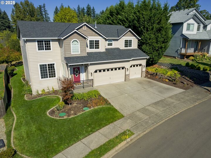 Property Photo:  755 NE 40th Cir  WA 98607 