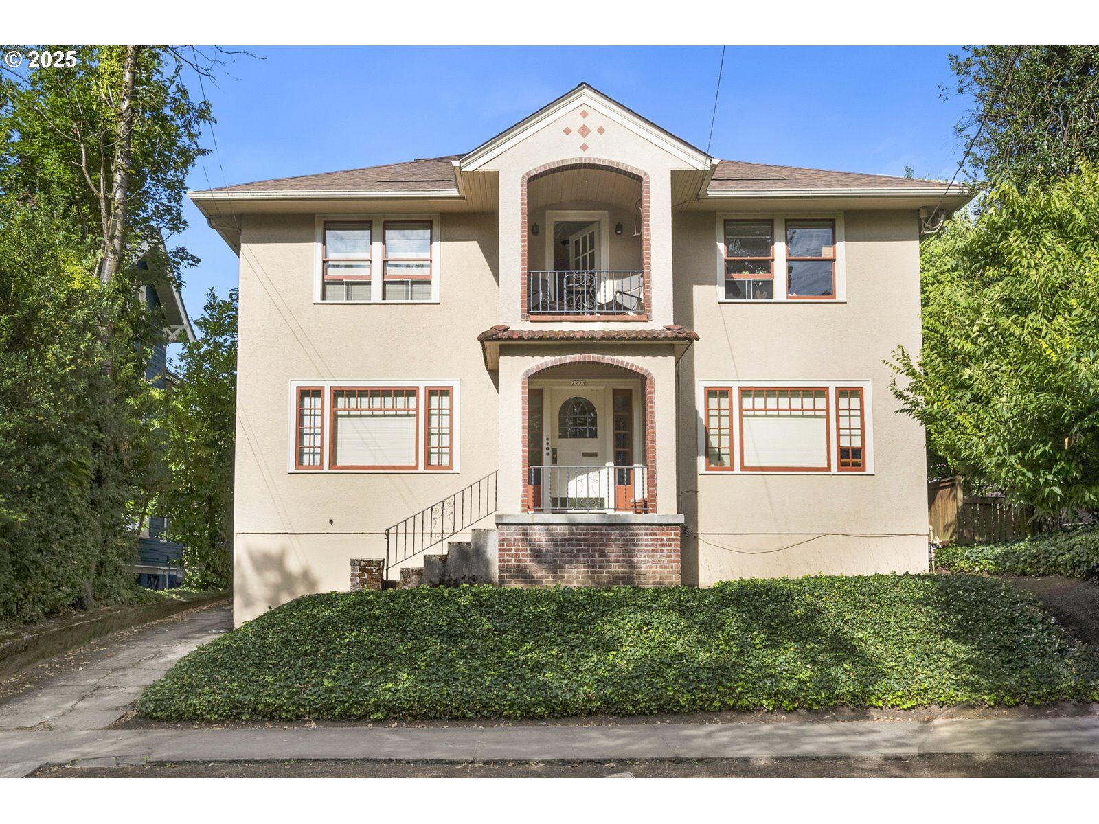 Property Photo:  2223 NE 9th Ave  OR 97212 