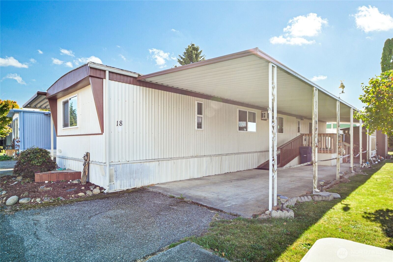 Property Photo:  16600  25th Avenue NE 18  WA 98271 