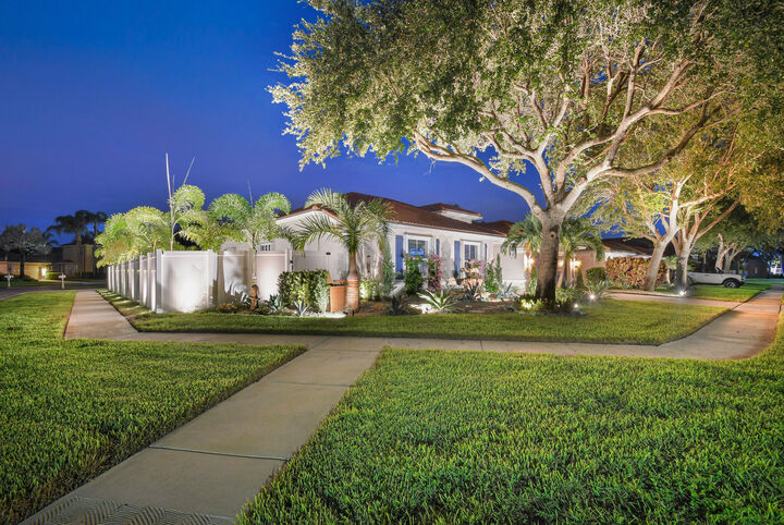 Property Photo: 6405 Shadow Creek Village Circle FL 33463
