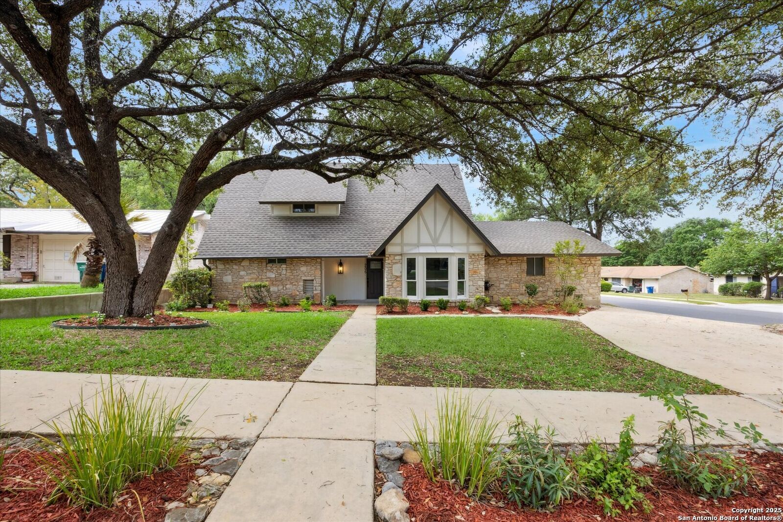 Property Photo:  206 Trafalgar  TX 78216 