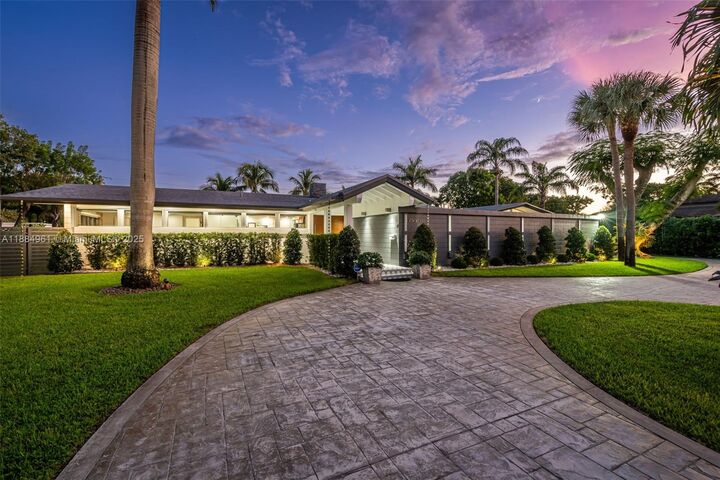 Property Photo: 7550 SW 60th St FL 33143