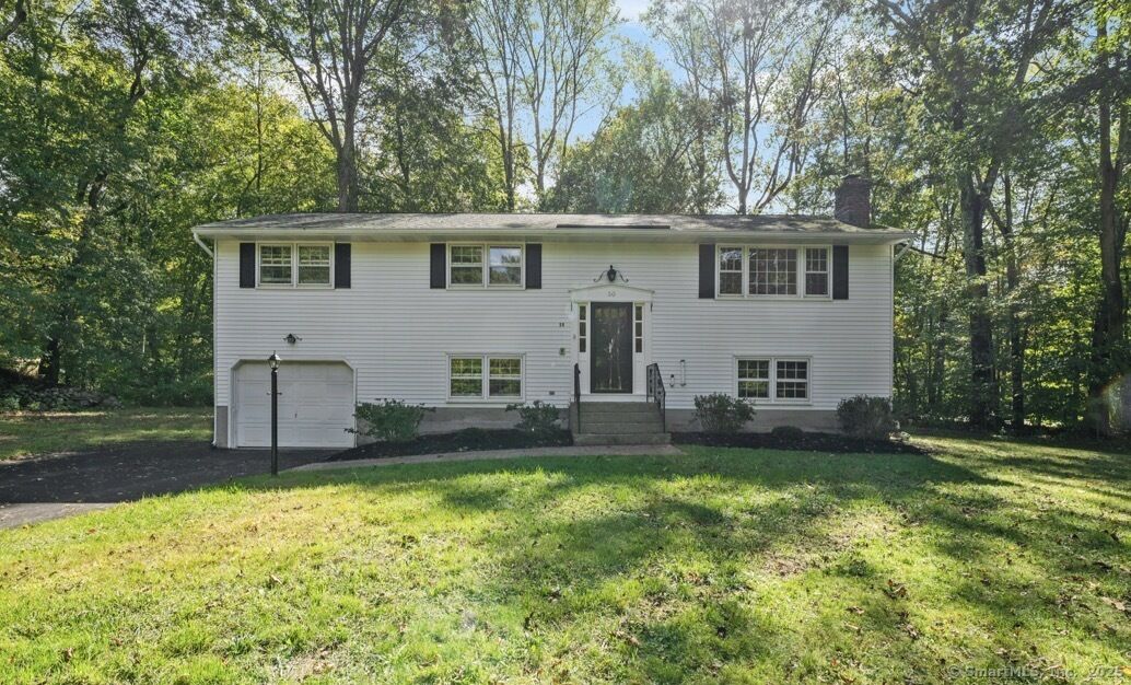 Property Photo:  30 Glen Lane  CT 06437 