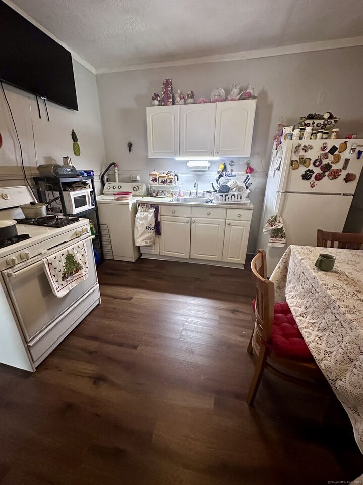 Property Photo:  49 Benton Street  CT 06114 