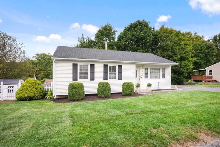 Property Photo:  8 Briarwood Drive  CT 06810 