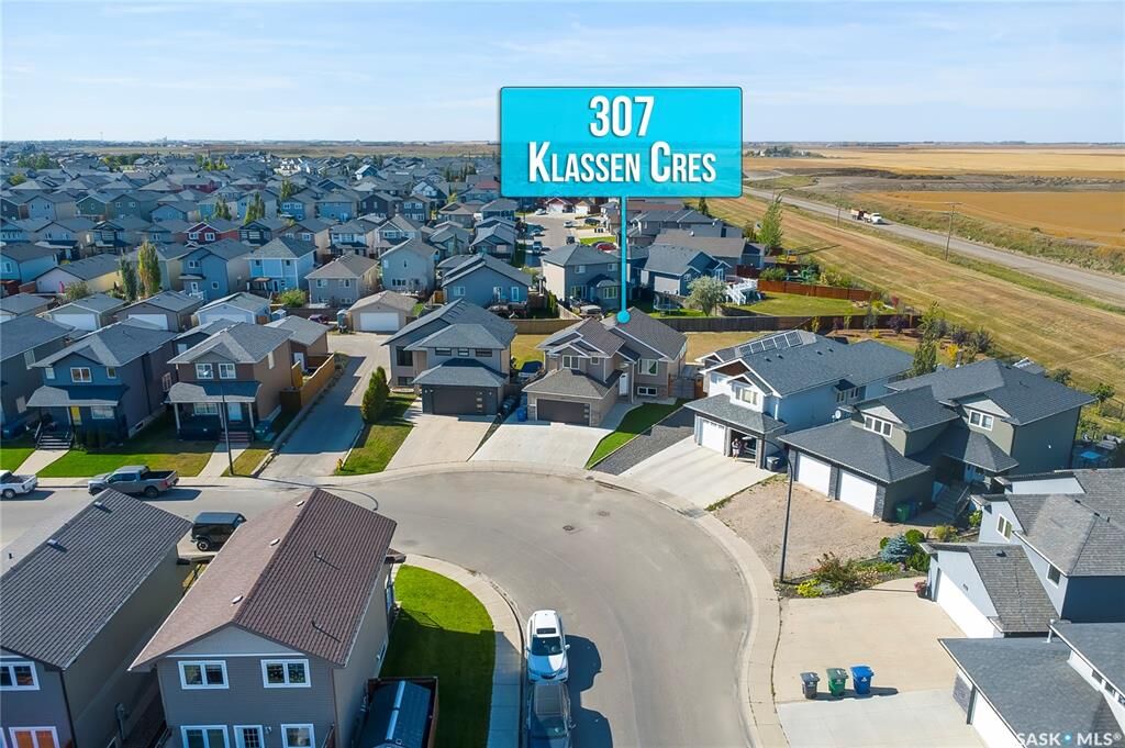 Property Photo:  307 Klassen Crescent  SK S7R 0E9 