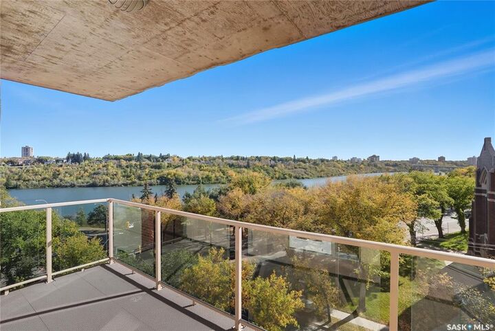 Property Photo: 902 Spadina Crescent E 609 SK S7K 0G8