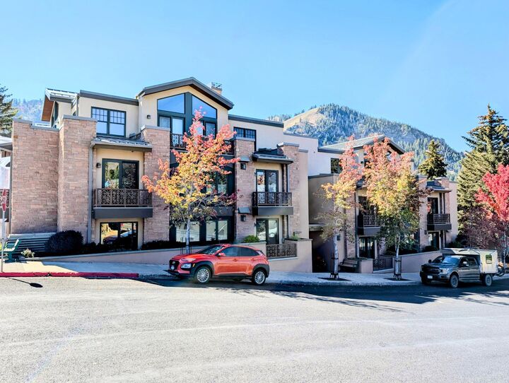 631 N Washington Unit 403  Ketchum ID 83340 photo