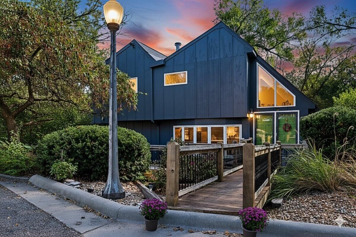 Property Photo:  605 Ridge Rd N  IA 51503 