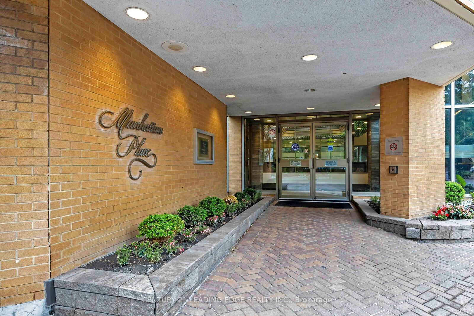 Property Photo: 131 Beecroft Road 1806 ON M2N 6G9