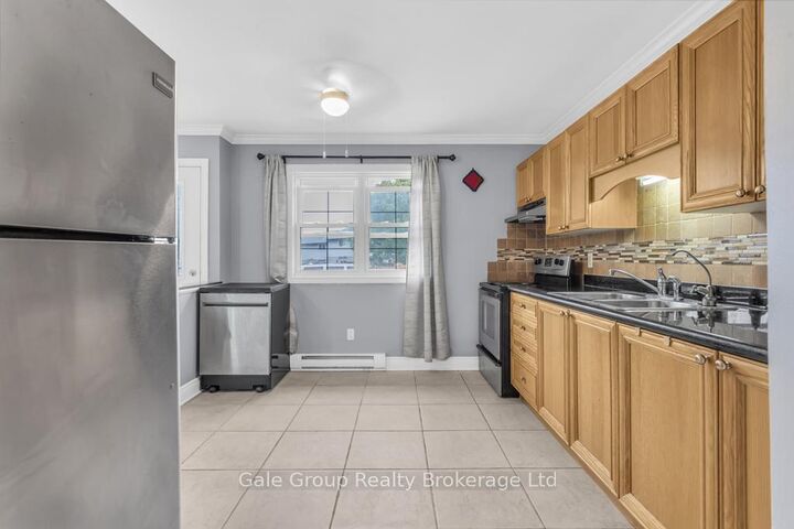 Property Photo:  43 Blandford Street 4  ON N4S 7H7