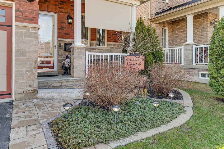 Property Photo:  205 8 Avenue  ON L9R 0H7 