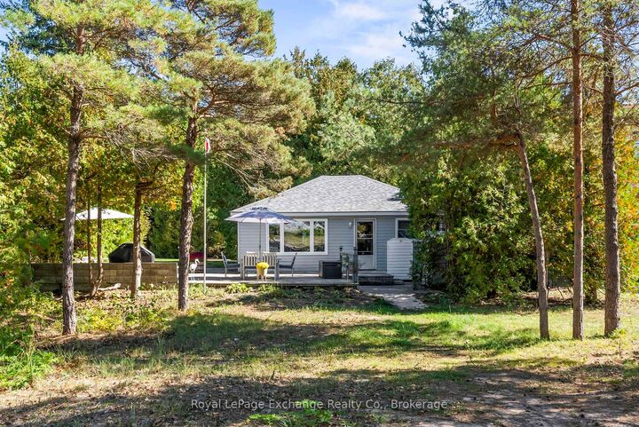 Property Photo:  10 Edgemere Avenue  ON N2Z 2X6 