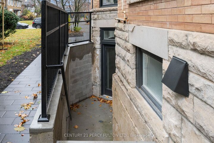 Photo de la propriété:  49 Heath Street W Bsmt  ON M4V 1T2 