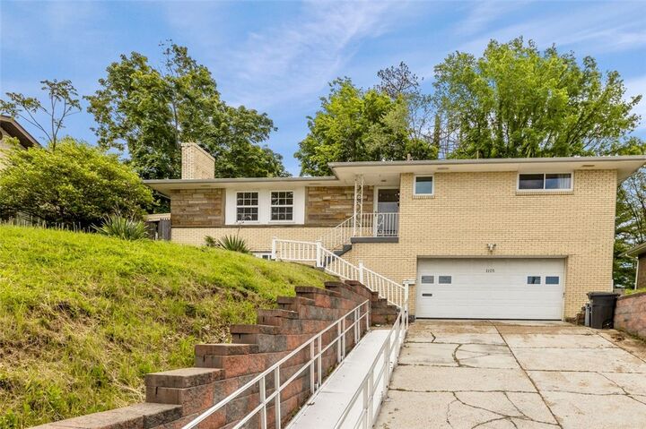 Property Photo: 1105 Greentree Rd PA 15220