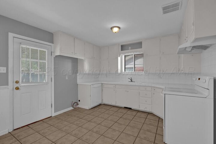 Property Photo: 3514 Lynette Drive TX 79109-4514
