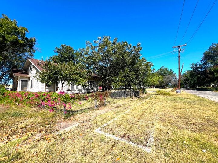 525 Washburn Street  Taylor TX 76574 photo