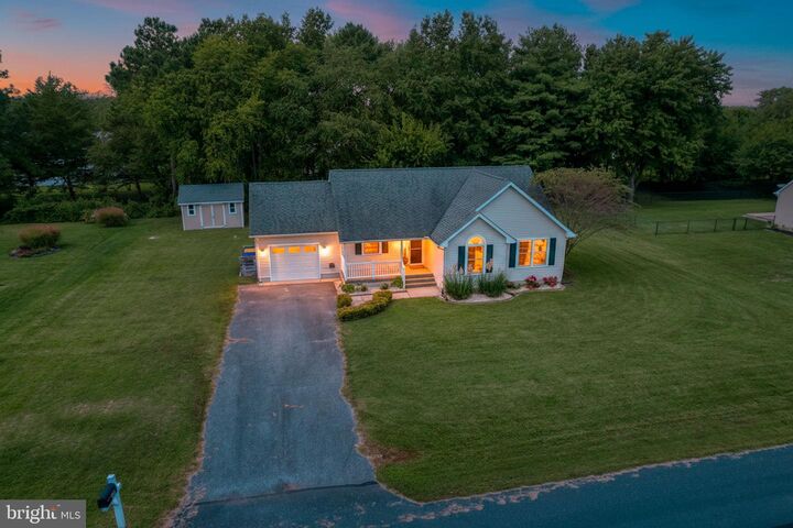 Property Photo:  19 W Saratoga Road  DE 19963 