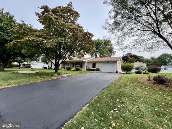 Property Photo:  14 Pennwood Road  PA 17042 