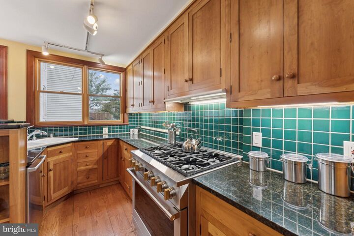Property Photo:  414 7th Street NE  DC 20002 