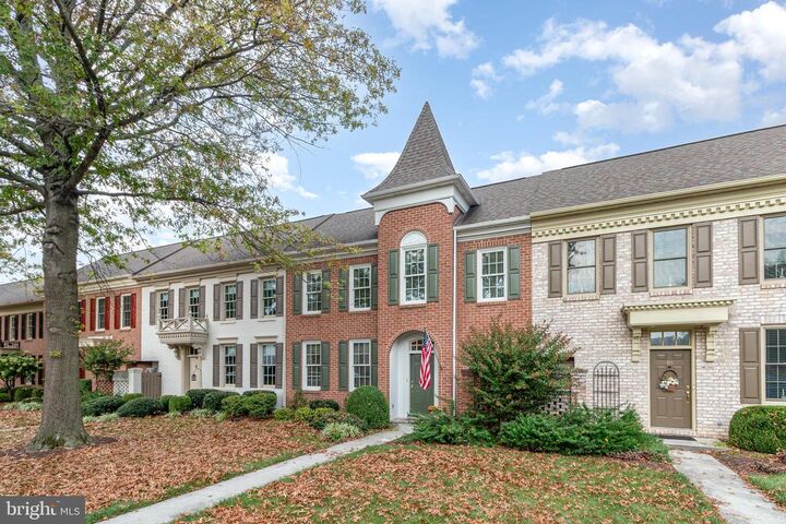 Property Photo:  19 Devonshire Square  PA 17050 