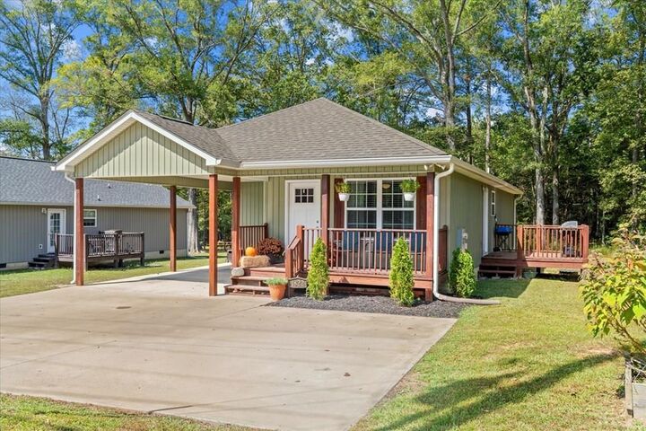 Property Photo: 1822 Tunnel Hill Varnell Road GA 30755