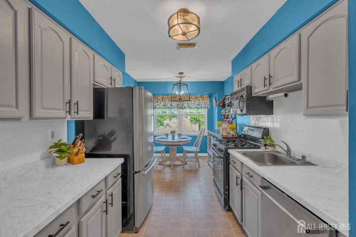 Property Photo:  411 Newport Court  NJ 08863 