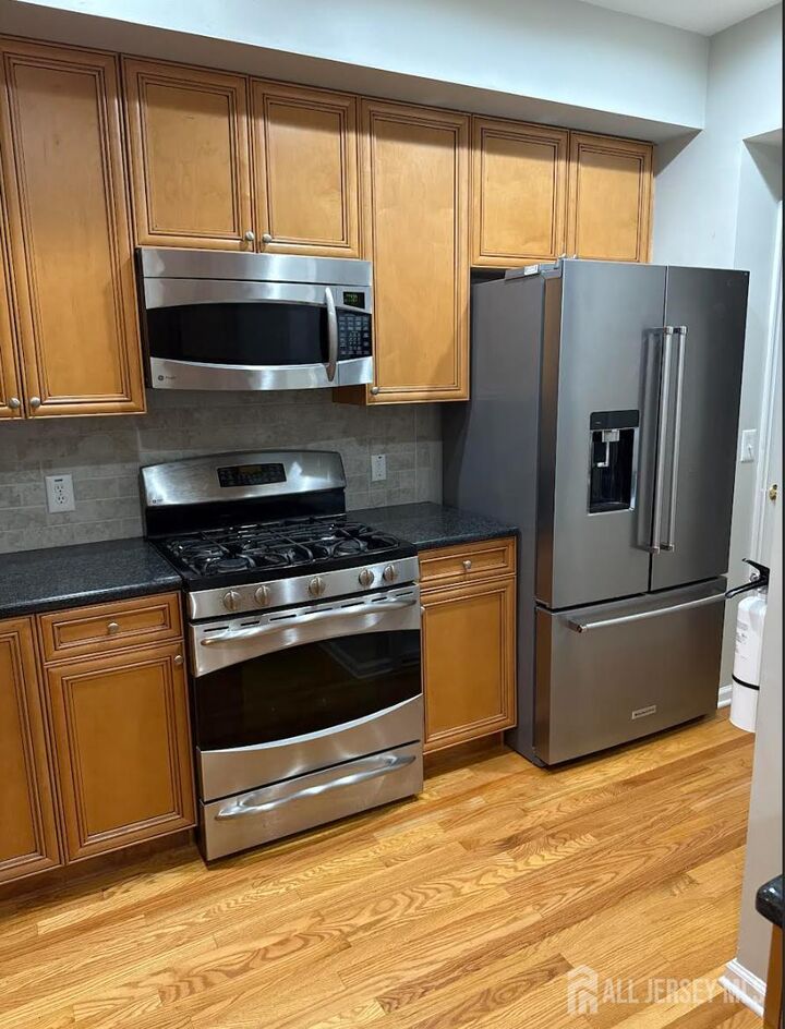Property Photo:  142 Conover Terrace  NJ 08833 
