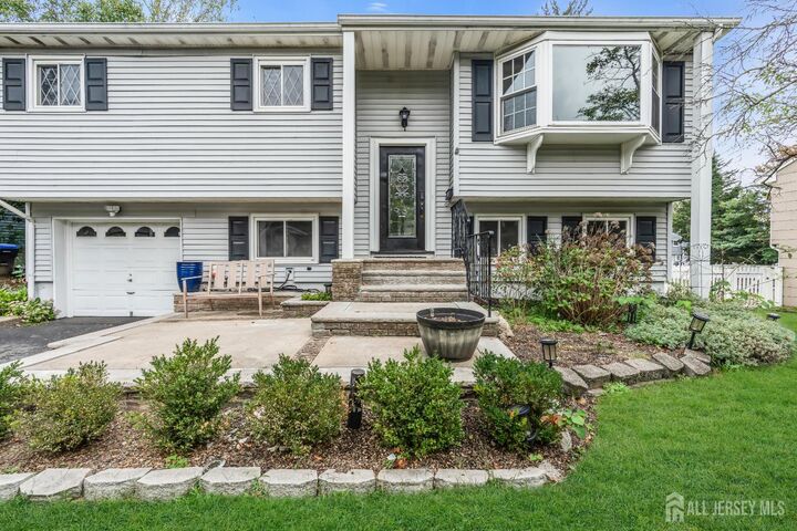 Property Photo:  27 Bradford Road  NJ 08816 
