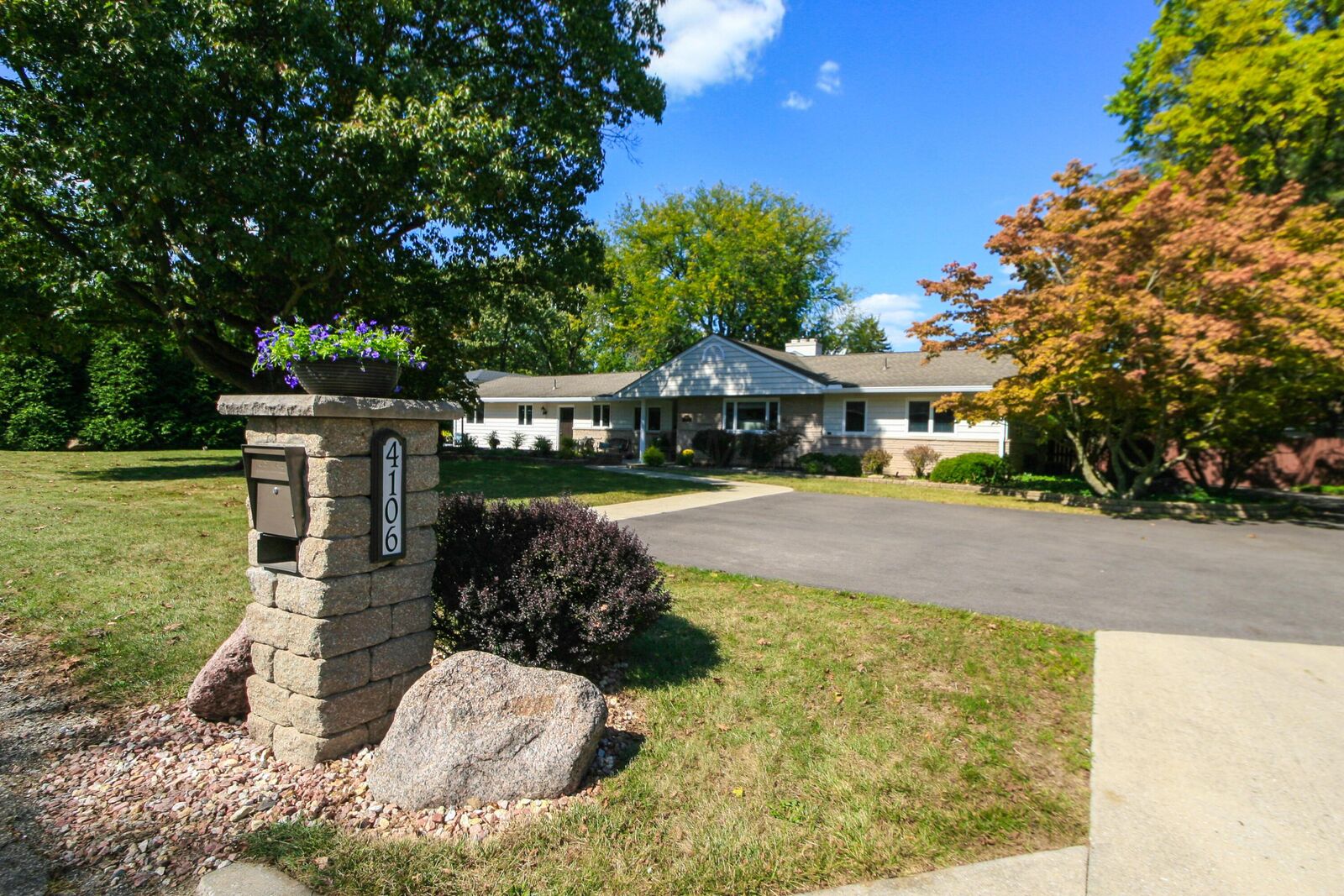 Property Photo: 4106 Ongaro Drive OH 43204