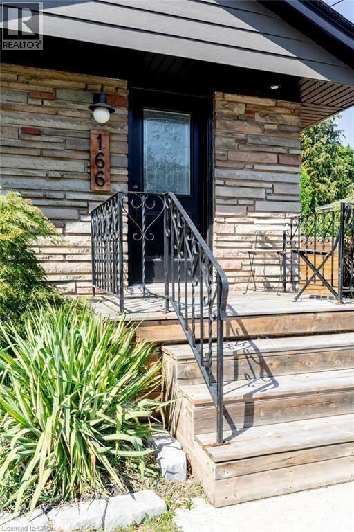 Property Photo:  166 West 33rd Street 1  ON L9C 5J2 