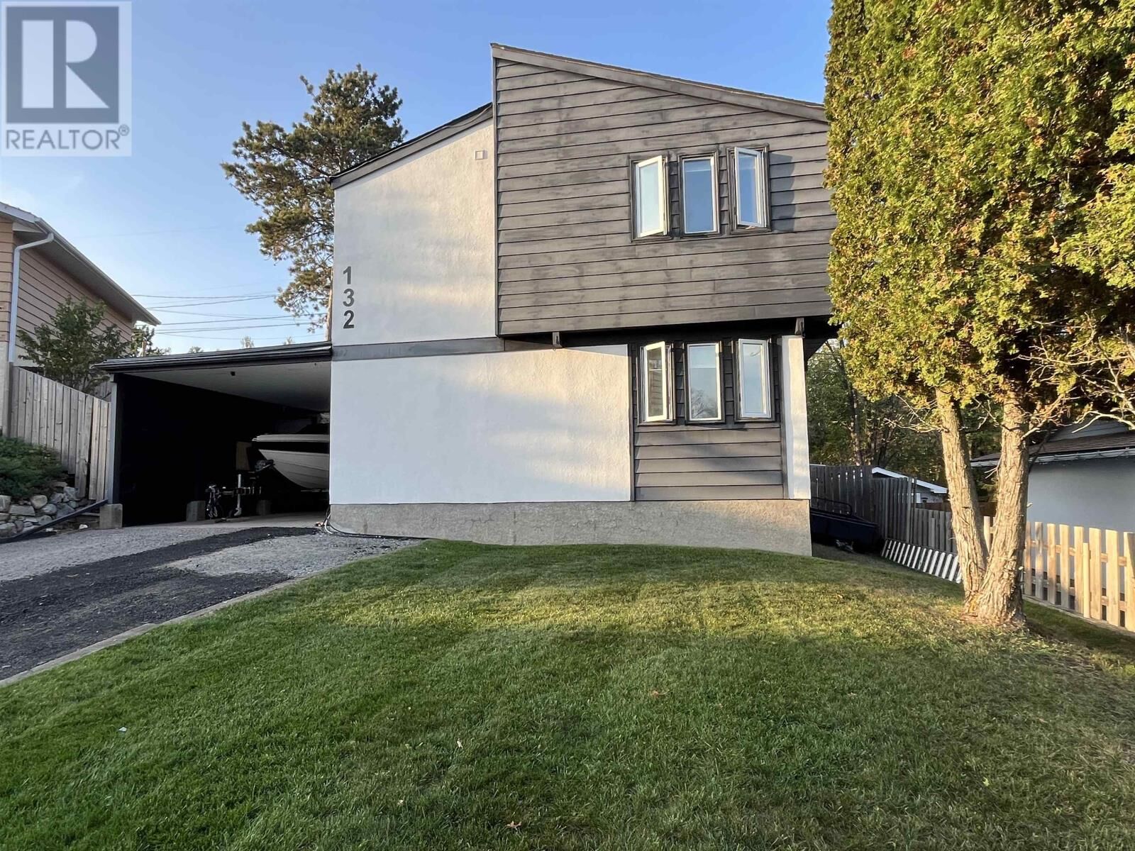 Property Photo:  132 Minto Crescent  ON P9N 3K2 