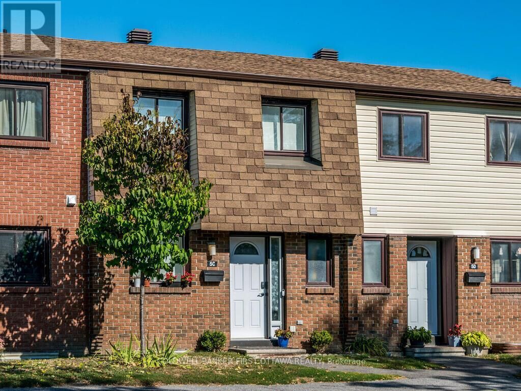 Property Photo: 5C Woodvale Green ON K2G 4G9