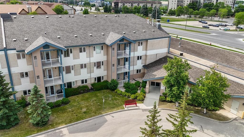 Property Photo:  873 Waverley Street  MB R3P 6C6 
