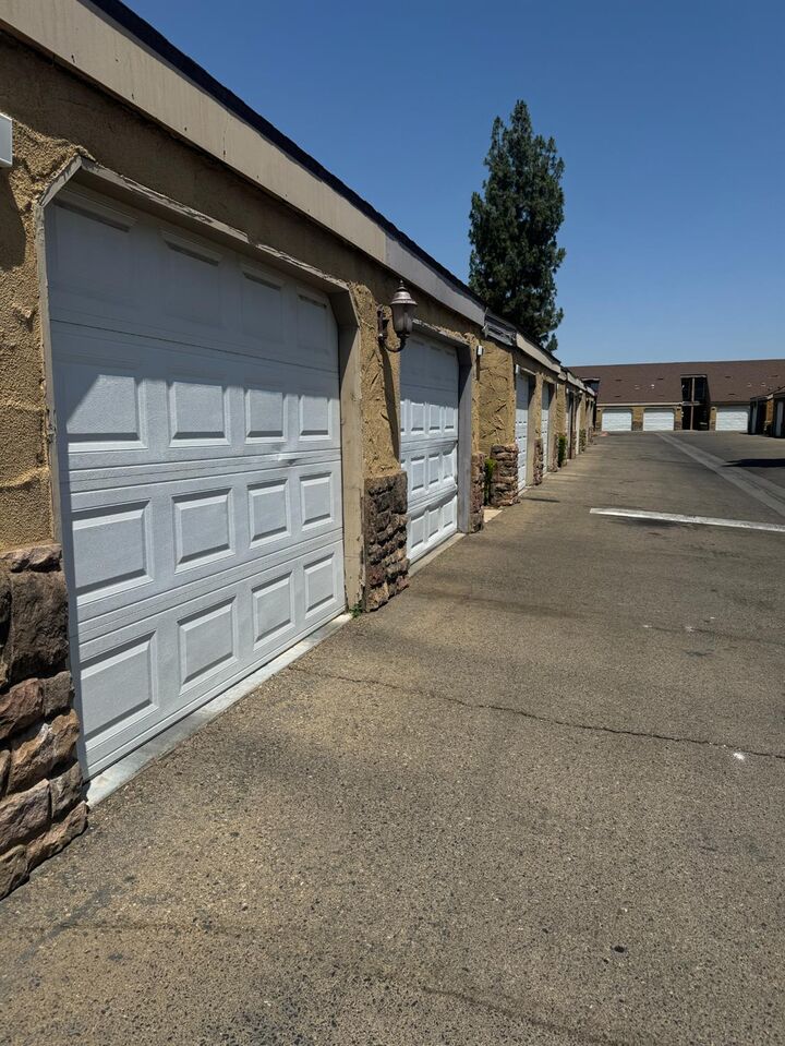 Property Photo:  7166 N Fruit Avenue 160  CA 93711 