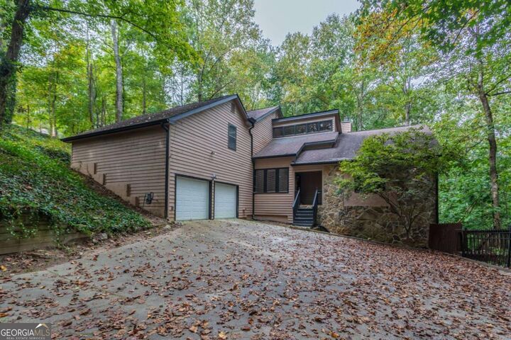 Property Photo: 1945 Ledieu Road GA 30075