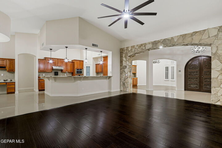 Property Photo:  6147 Via De Los Arboles  TX 79932 