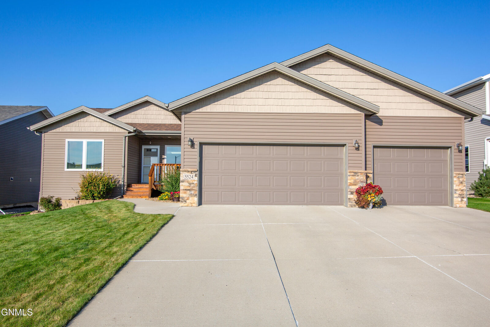 Property Photo:  5524 Normandy Street  ND 58503 