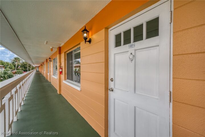 Property Photo:  2111 Lakeview Drive 8C  FL 33870 