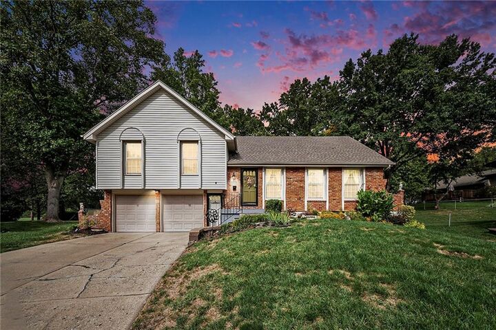 2704 NE 67th Place  Kansas City MO 64119 photo