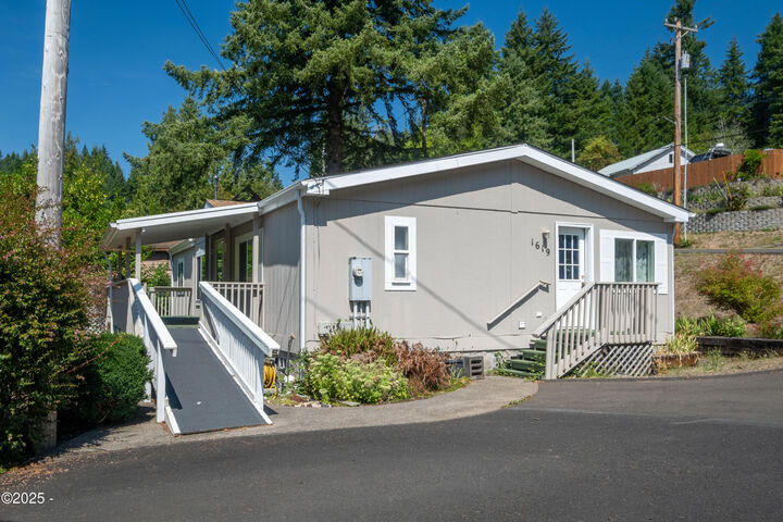 Property Photo: 1619 NE Arcadia Drive OR 97391
