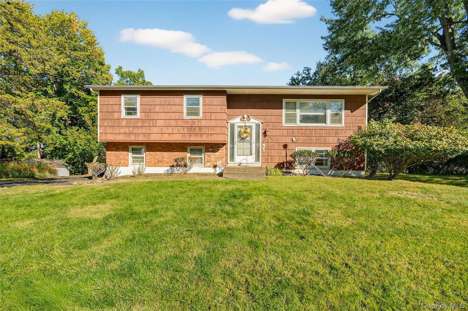 Property Photo:  9 Oakwood Lane  NY 10984