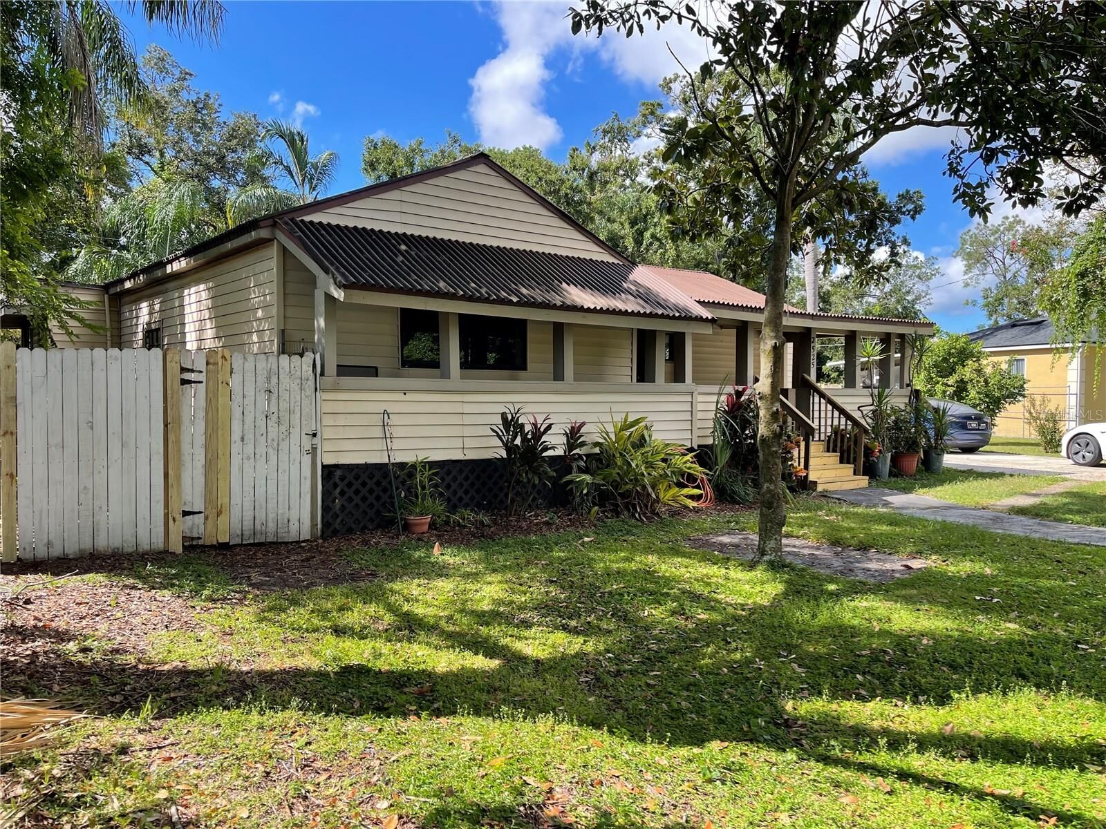 Property Photo: 2525 Emma Circle FL 33614