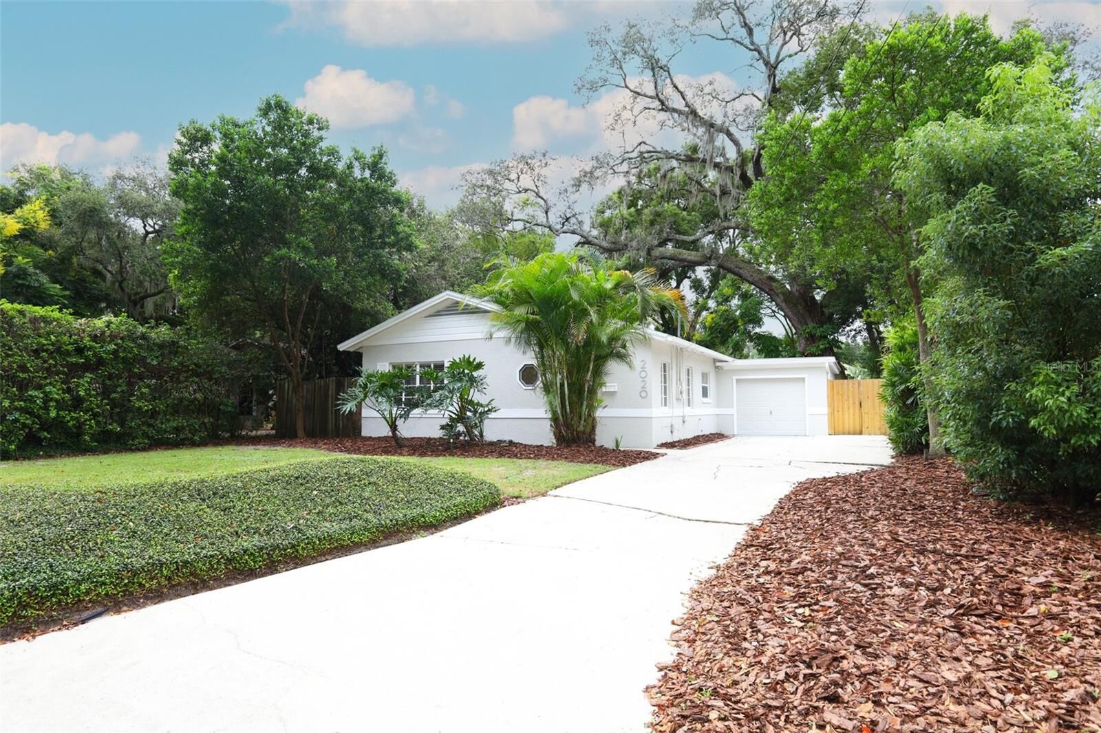 Property Photo:  2020 E Jefferson Street  FL 32803 