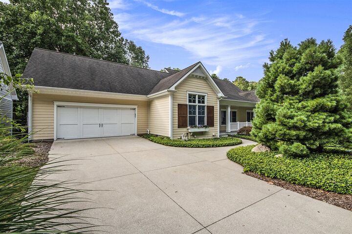 Property Photo: 4470 Oak Arbor Drive 7 MI 49525-9433
